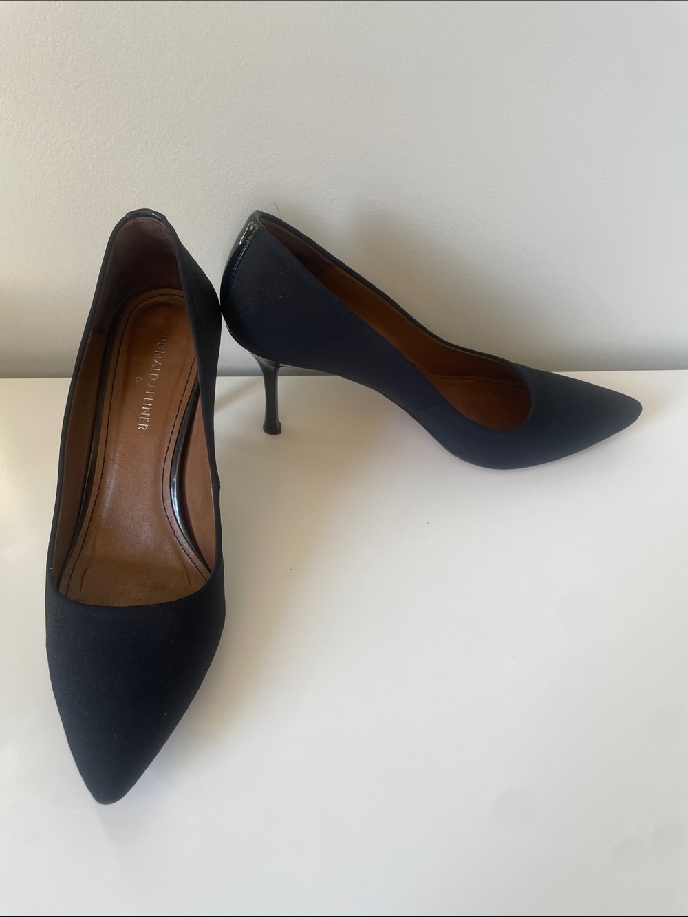 Donald J. Pliner Black Pointed-Toe Mid Stiletto Pumps